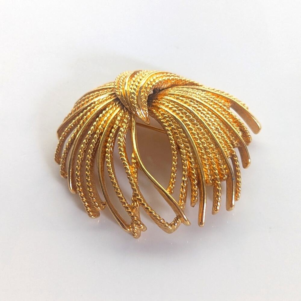 Vintage Monet 1960s Gold Tone Mirador Wheat Textured Classic Large Brooch